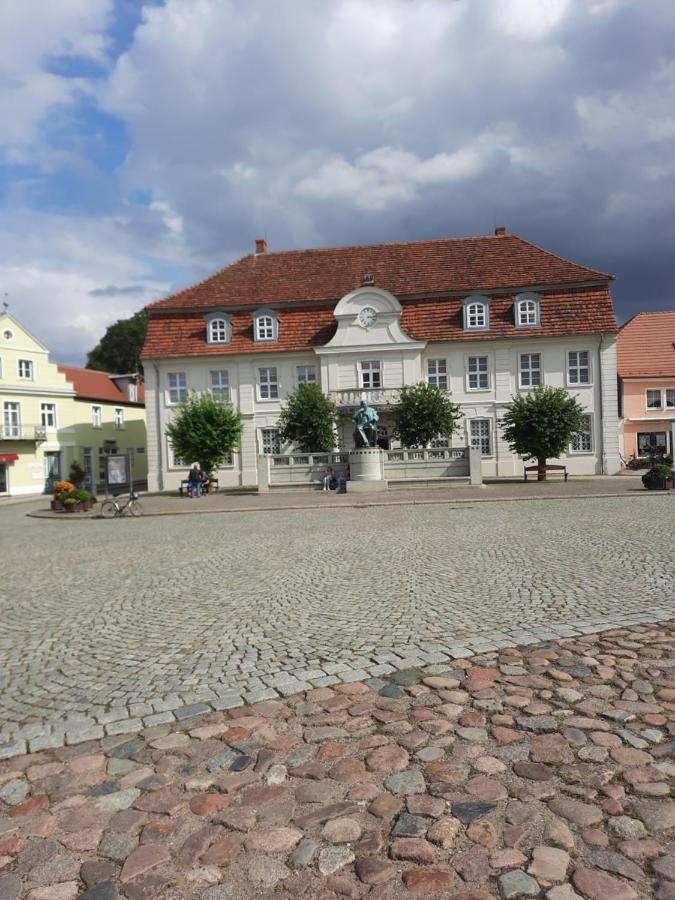 Ferienwohnung Am Schloss Reuterstadt Stavenhagen Экстерьер фото