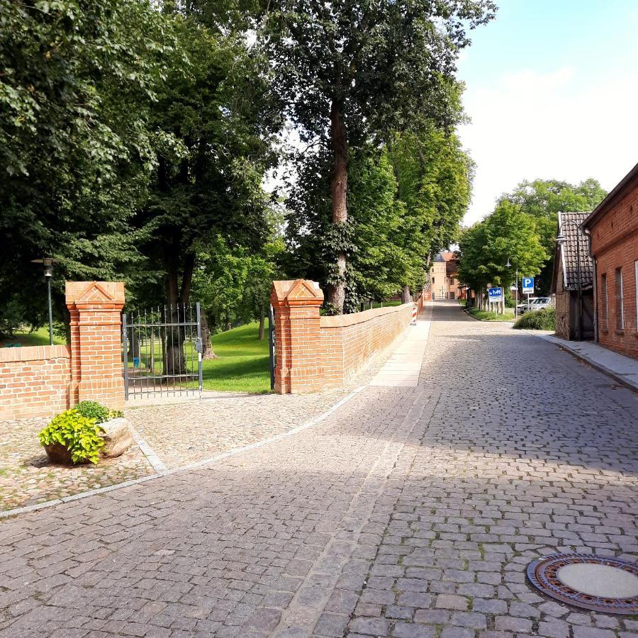 Ferienwohnung Am Schloss Reuterstadt Stavenhagen Экстерьер фото