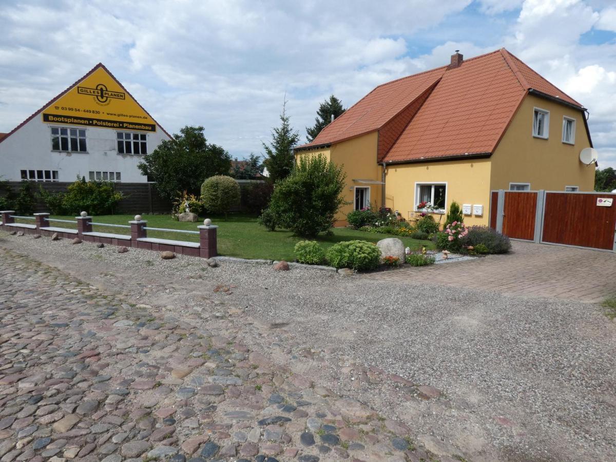 Ferienwohnung Am Schloss Reuterstadt Stavenhagen Экстерьер фото